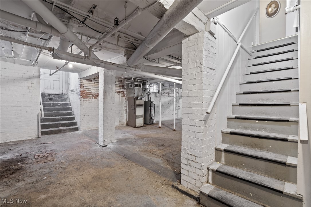 City/Canton - Commercial Sale