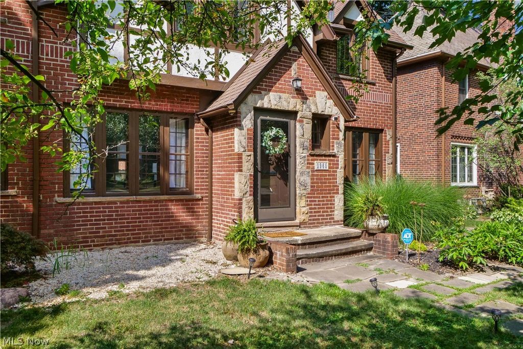 Photo of 2965 Washington Boulevard, Cleveland Heights, OH 44118 (MLS # 5201957)