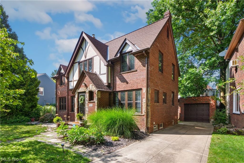 Photo of 2965 Washington Boulevard, Cleveland Heights, OH 44118 (MLS # 5201957)