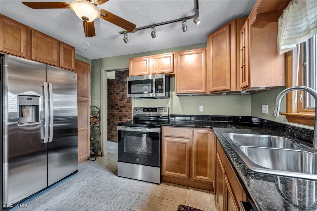 624 Parkside Drive, Bay Village, Ohio image 13