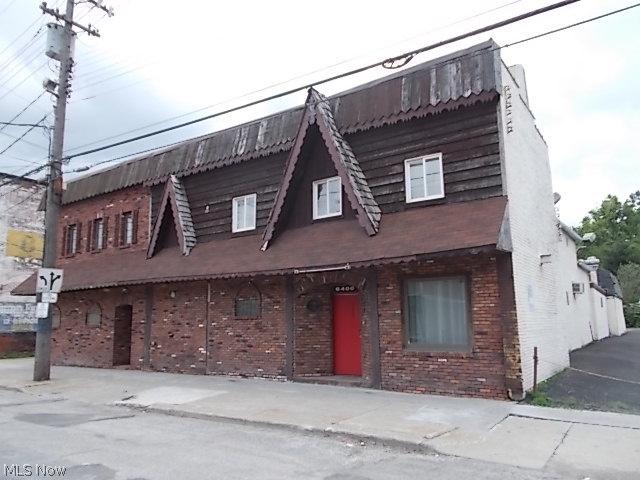 Slavic village commercial Building that could be used for many purpose -Salon,Nails,Retail,Bar,Full Kitchen,cabaret, Bakery,Candy store, pool hall,etc. Living quarters possibly upstairs. Meeting rooms,Basement 600 sq Ft. Parking for 25 plus cars as well as a 1 car garage