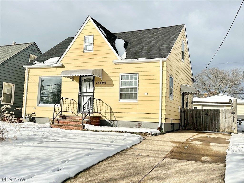 Photo of 15405 Turney Road, Maple Heights, OH 44137 (MLS # 5186786)