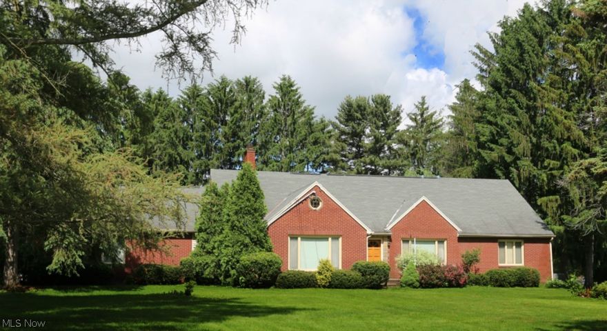 Phenomenal 3-4 Bedroom All Brick Home with Awesome 4 Car Garage & Private Backyard.  Home Features Include:  Awesome Updated Kitchen with Center Island, Huge Front Living Room with Fireplace, Large Master Bedroom, Awesome Sunroom, Large Upstairs Bedroom/Office/Full Bath Area, Finished Basement with Rec. Room & Craft Room, & an Awesome Private Backyard!  Updates Include:  New AC - 2000, Basement Waterproofed - 1999, New Garage - 2000.  Average gas bill = $128.00 and Average Electric Bill = $140.00

Home is in Move In Condition & Available Immediately!