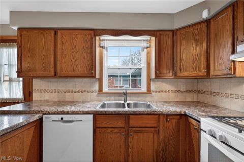 Tiny photo for 720 Springfield Road #D, Columbiana, OH 44408 (MLS # 5198113)