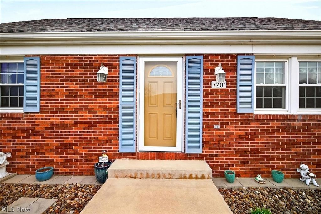 Photo of 720 Springfield Road #D, Columbiana, OH 44408 (MLS # 5198113)