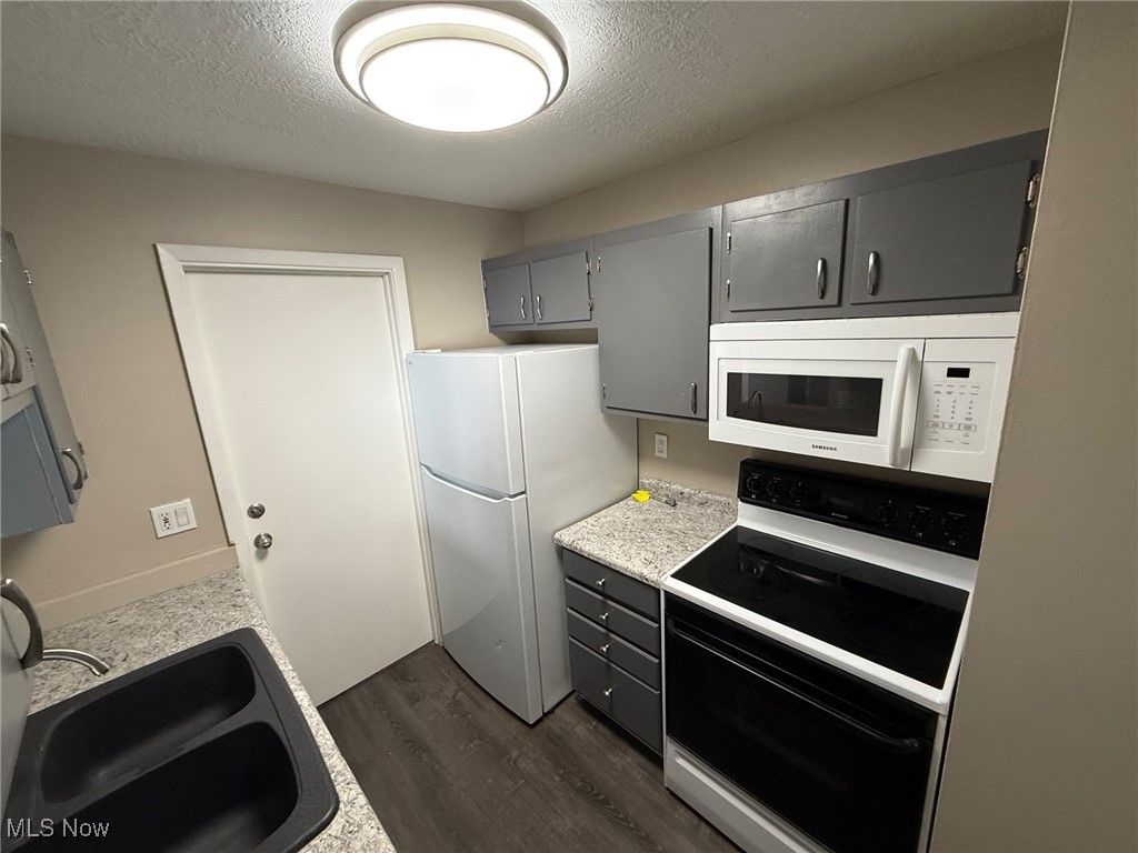 Photo of 2465 Warren Parkway #6, Twinsburg, OH 44087 (MLS # 5185020)