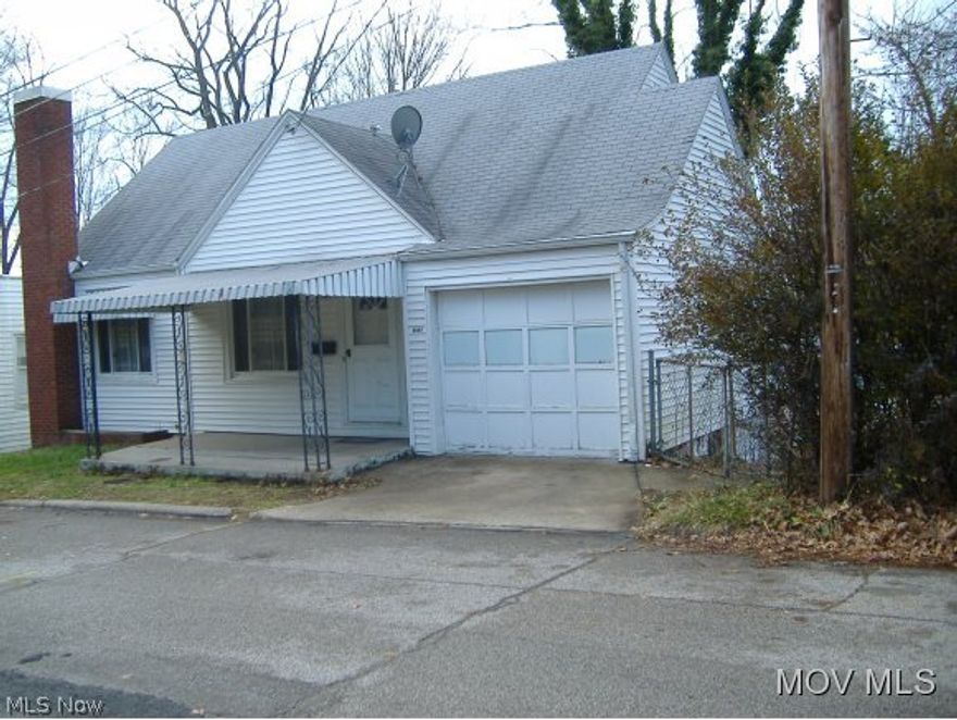 Very nice home ready to move into,some updates,nuetral carpet, finished upatairs with storage space, private side yard,covered patio out back.must see inside .  Elem: Criss Elementary School  Elem/Bus: N  JrHigh: Van Devender Jr. High School  JrHigh/Bus: N  High: Parkersburg High  High/Bus: N  Fire: CIT  Police: CTY  PossFreeGas: N  ;SQFT=Fin L1:725, Fin L2:319, Fin Bsmt:713, Fin Above:1044, Fin Total:1759, Unfin Bsmt:120, Unfin Above:120, Unfin Total:Y