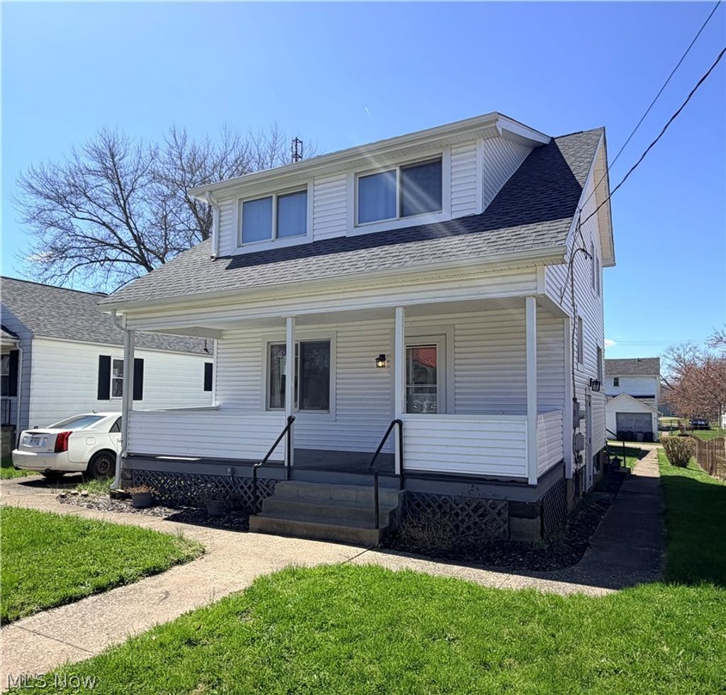 Photo of 817 Superior Street, Zanesville, OH 43701 (MLS # 5197067)