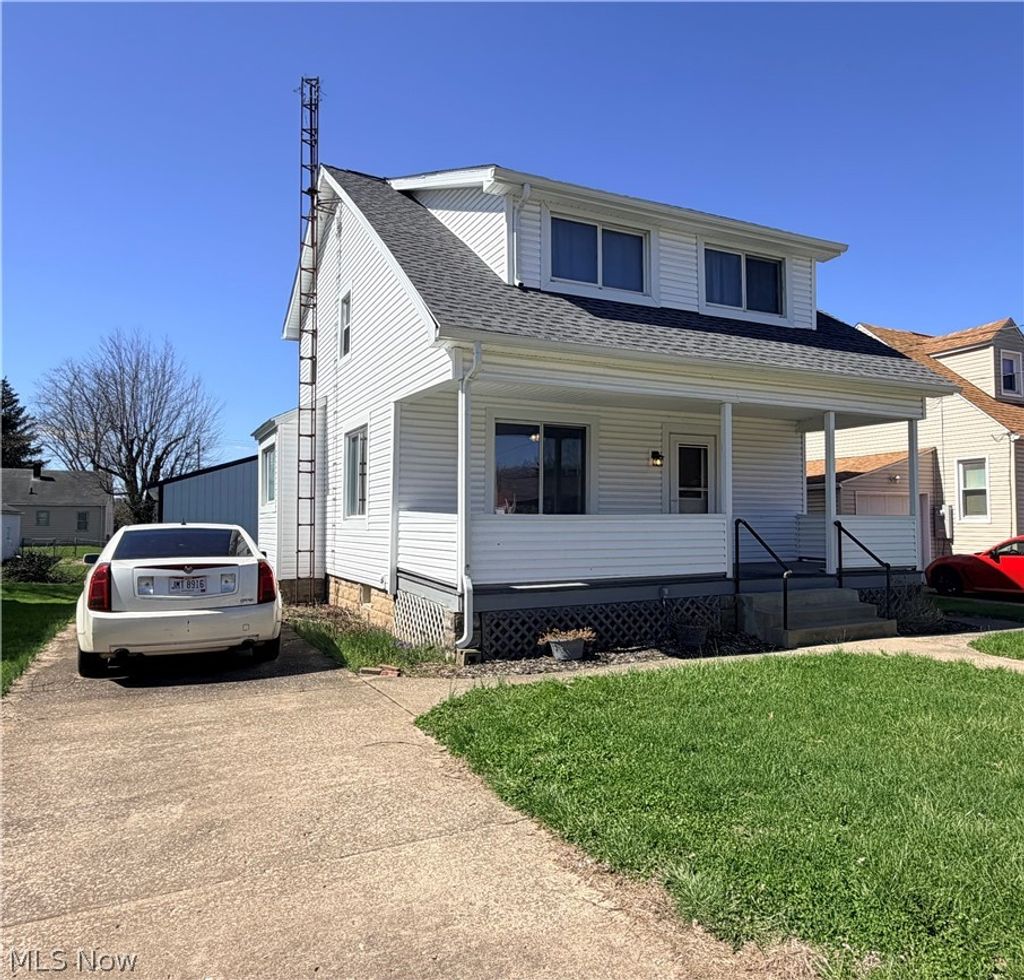 Photo of 817 Superior Street, Zanesville, OH 43701 (MLS # 5197067)