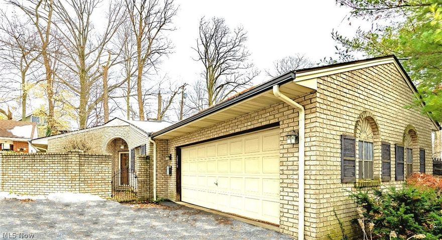 This fully fenced private oasis is one floor living close to the Cleveland Heights Recreation Pavilion and pool and minutes to University Circle, CASE, University Hospitals and Cleveland Clinic.