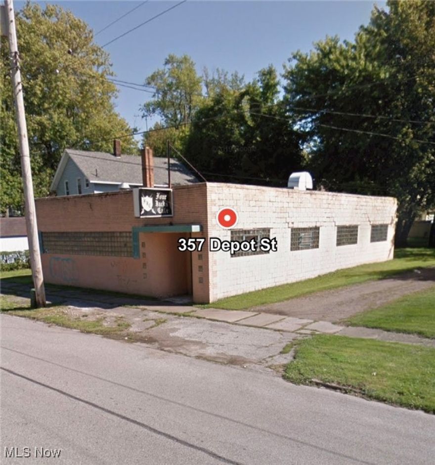 Bring your ideas to life! Great location for a diner, bar or even a bakery or coffee shop. Formally known as the Four Jacks Bar! Restaurant equipment available as well.