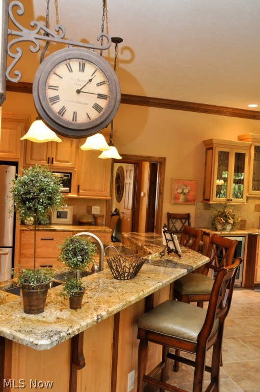 Main image without alt text