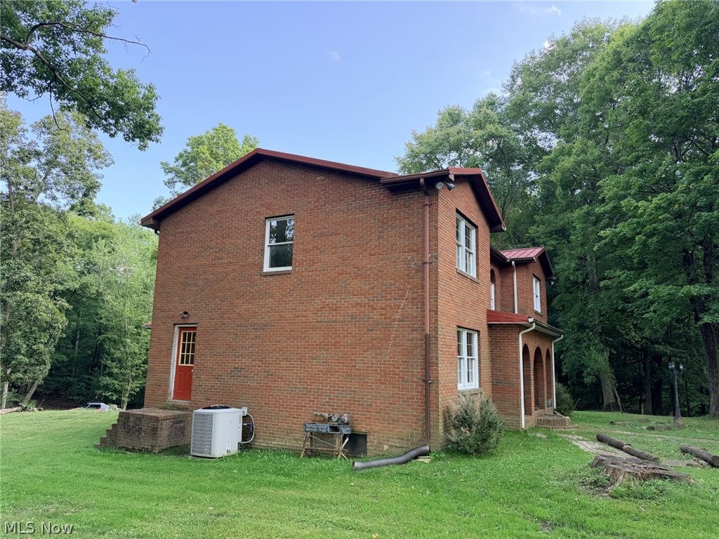 218 Meadowood Drive