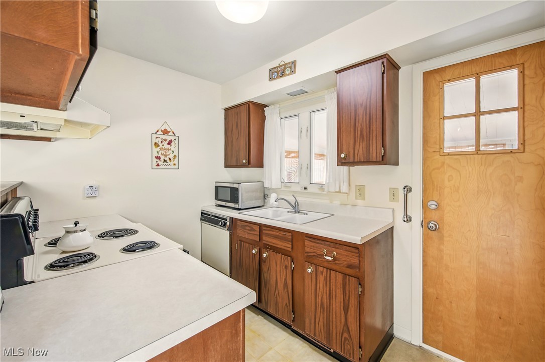 1356 Pembrooke Drive #A, Salem, Ohio image 8