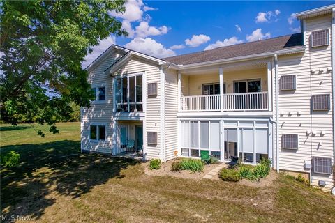 Tiny photo for 5547 Beavercrest Drive #211, Lorain, OH 44053 (MLS # 5190574)