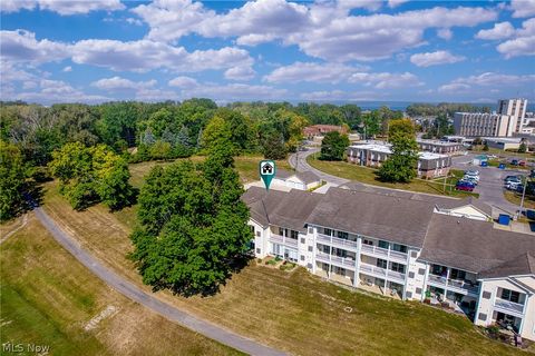 Tiny photo for 5547 Beavercrest Drive #211, Lorain, OH 44053 (MLS # 5190574)