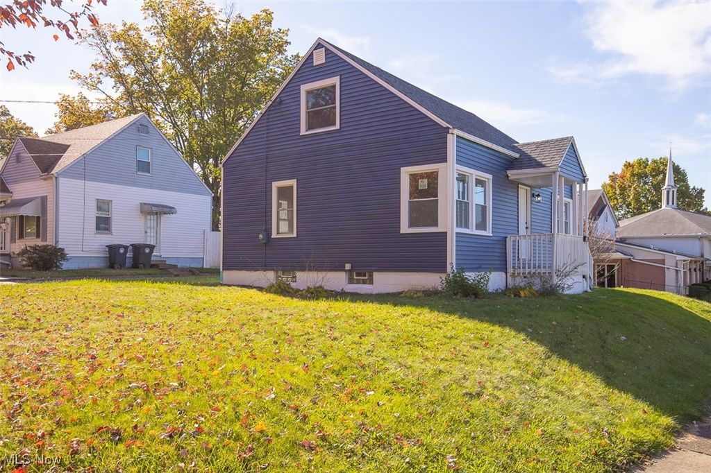 Photo of 1074 Hartford Avenue, Akron, OH 44320 (MLS # 5168078)