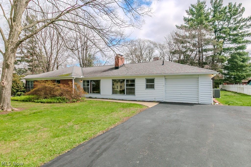 Photo of 8101 Middlesex Road, Mentor, OH 44060 (MLS # 5199128)