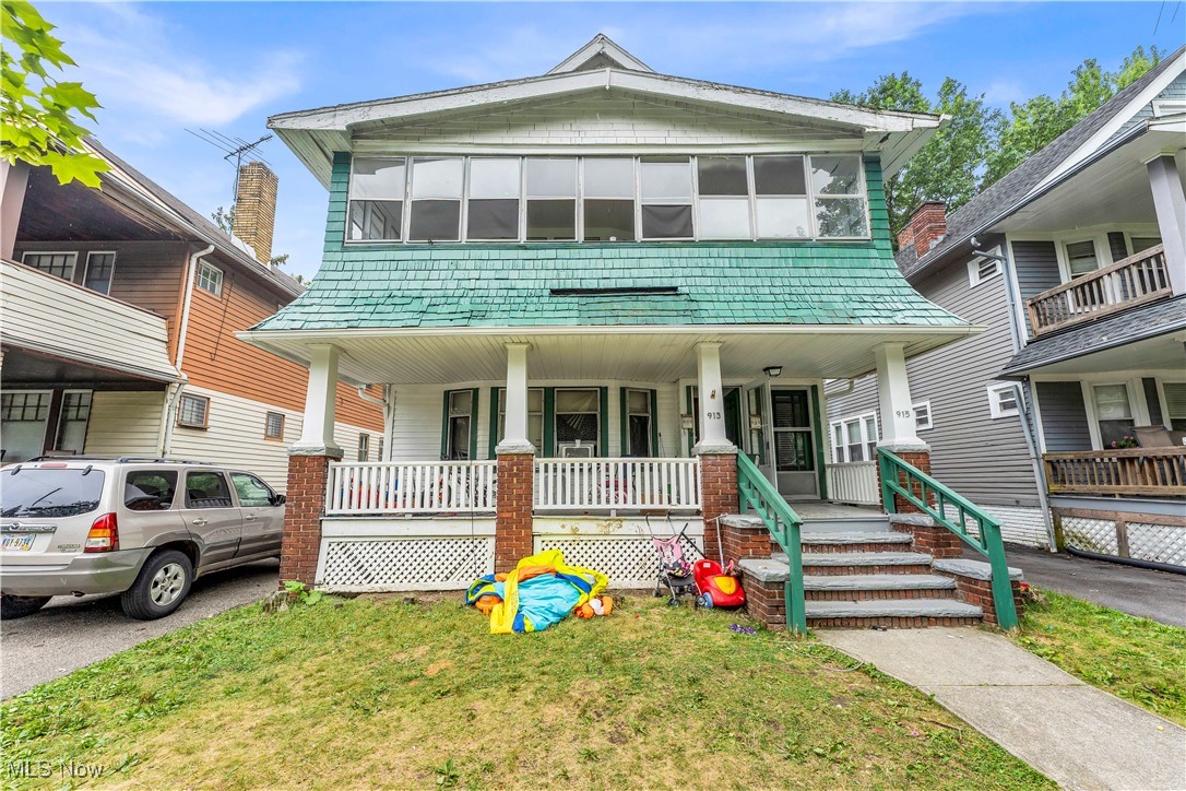 915 Helmsdale Rd | Unit 3, Cleveland Heights- Spacious 1 bed 1 bath multi-family home! //
$ 850 rent / $ 850 deposit //
$55 application fee per adult //
1-2 pets OK in this unit. After application pre-approval, a PetScreening is required for any animals to proceed with one of our properties; a PetScreening affidavit is still required if you have no pets. (Some breed restrictions apply per HUD guidelines). //
NO SMOKING //
1 time $139 non-refundable set up fee paid at lease signing //
$30/month required resident benefit package; can include personal property/liability insurance for an additional $5/month for $35/month total. //
** ** CMHA OK - 1 bdrm voucher; must be prepared with reservation fee to hold the property and moving packet. ** ** //
After application Pre-Approval 1 applicant per household application is required to fill out a PetScreening application, before being about to proceed with placing a Reservation Fee for one of our properties. You will receive a pre-approval for your application and in order to proceed, the PetScreening is required. Even if you have NO pets - this application must be filled out. One time, non-refundable pet fee of $250-600 per animal applies to all pets & must be paid before or when you pay your first month rent. (No fee for qualified assistance animals). //
Our application is processed through secure site: Findigs, and they require ID and income verification. Without this, your application will not be processed. They offer 24/7 chat support on their application directly if you have any questions. //
BEDROOMS:1 //
BATHROOMS:1 //
APPLIANCES PROVIDED:N/A //
UTILITIES / RESIDENT RESPONSIBILITY: Resident pays gas and electricandis responsible for snow removal. //
Serious inquiries only.