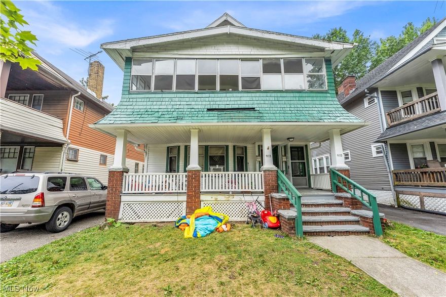915 Helmsdale Rd | Unit 3, Cleveland Heights- Spacious 1 bed 1 bath multi-family home! //

$ 850 rent / $ 850 deposit //
$55 application fee per adult //
1-2 pets OK in this unit. After application pre-approval, a PetScreening is required for any animals to proceed with one of our properties; a PetScreening affidavit is still required if you have no pets. (Some breed restrictions apply per HUD guidelines). //
NO SMOKING //
1 time $139 non-refundable set up fee paid at lease signing //

$35/month required resident benefit package; can include personal property/liability insurance for an additional $10/month for $45/month total. //

** ** CMHA OK - 1 bdrm voucher; must be prepared with reservation fee to hold the property and moving packet. ** ** //

After application Pre-Approval 1 applicant per household application is required to fill out a PetScreening application, before being about to proceed with placing a Reservation Fee for one of our properties. You will receive a pre-approval for your application and in order to proceed, the PetScreening is required. Even if you have NO pets - this application must be filled out. One time, non-refundable pet fee of $250-600 per animal applies to all pets & must be paid before or when you pay your first month rent. (No fee for qualified assistance animals). //

Our application is processed through secure site: Findigs, and they require ID and income verification. Without this, your application will not be processed. They offer 24/7 chat support on their application directly if you have any questions. //

BEDROOMS:1 //
BATHROOMS:1 //
APPLIANCES PROVIDED:N/A //
UTILITIES / RESIDENT RESPONSIBILITY: Resident pays gas and electricandis responsible for snow removal. //

Serious inquiries only.