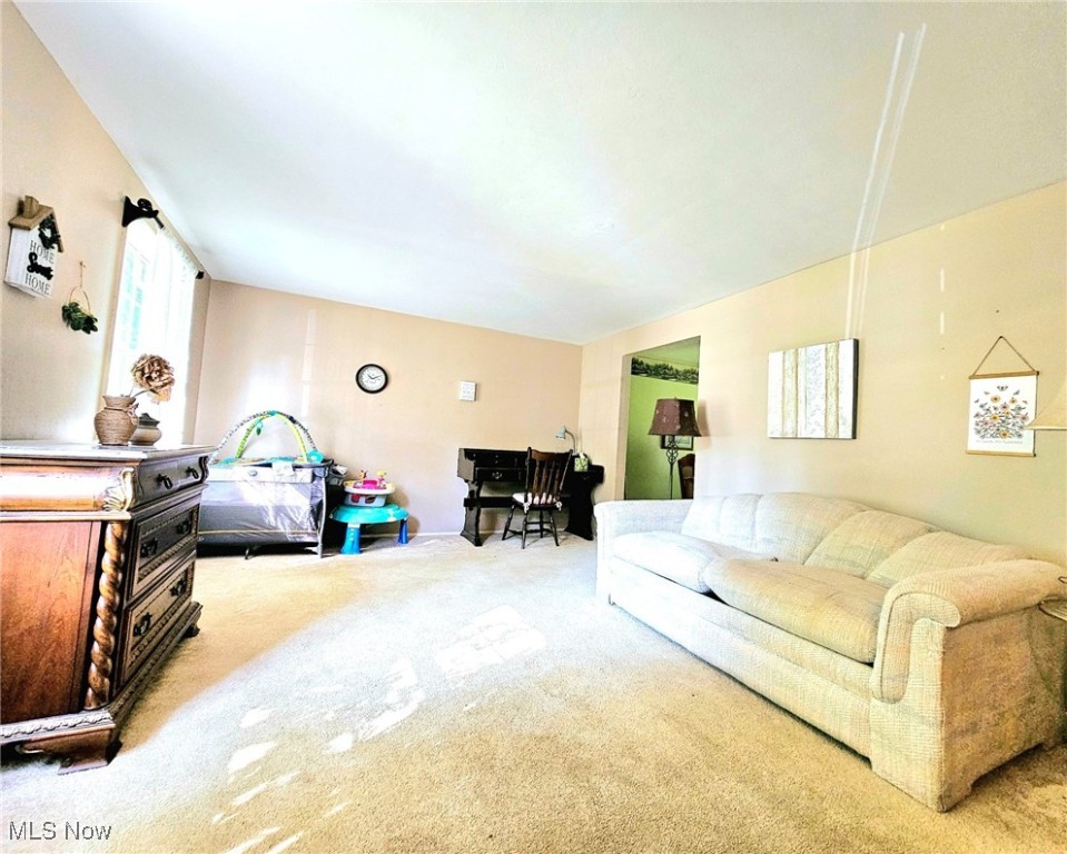 7771 Glen Oaks Drive NE