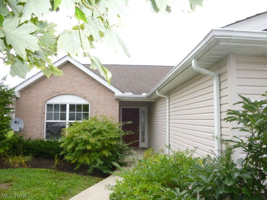 Beautiful cluster with an outstanding layout.  Large master with 2 big windows and a ceiling fan/light. Big master bath with a 4 ft shower, linen closet and generous walk in closet.  Open floor plan between Family Room and Kitchen.  Kitchen features real wood maple cabinets with cherry color stain.  New paint and carpet just put in.  Ready to move in!!!  Ask about an available conversion to a 3 bedroom!!