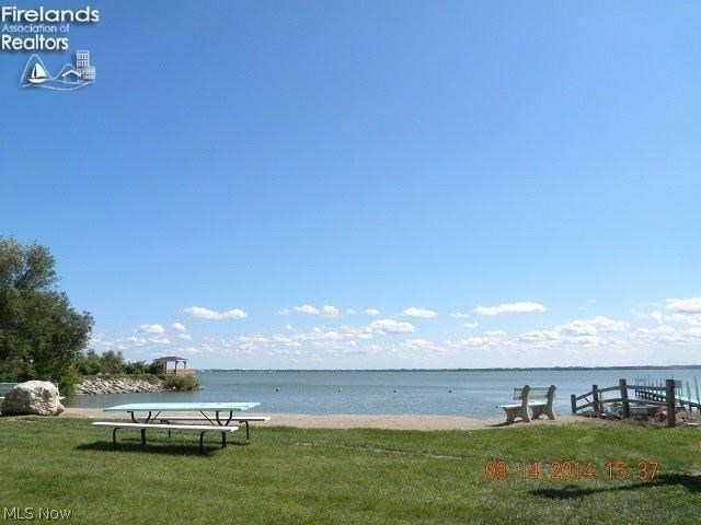 Zellers Beach - Residential