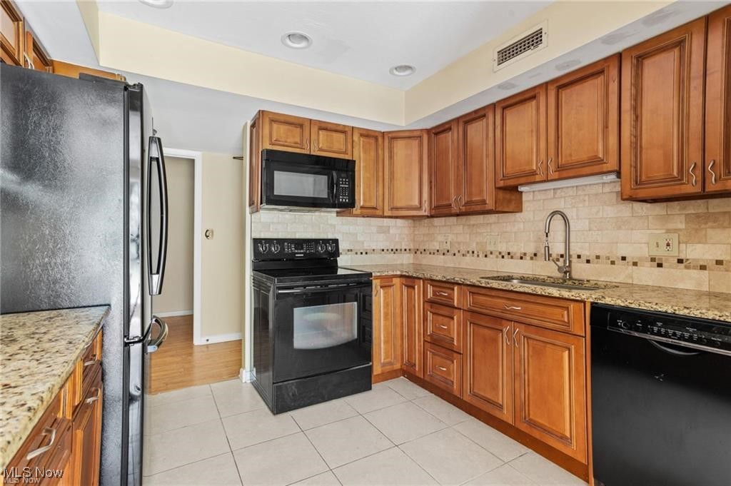 Oak Knolls Condo - Residential