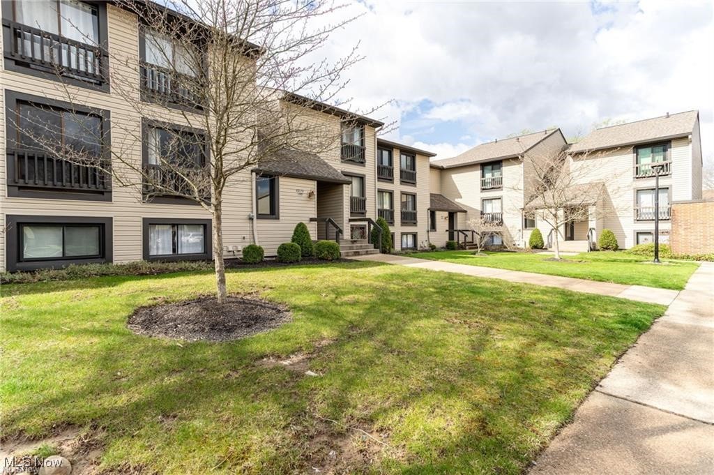 Look No More... Nothing to do but move right in! Welcome home to this beautiful, oversized one bedroom condo located in the sought-after community of Greenwood Village. Upon entry you will immediately notice the openness this floor plan has to offer. The dining room area overlooks the courtyard and lets in plenty of natural lighting throughout the day. Relax after in your oversized Livingroom area. Large sliding door leads to your own private patio perfecting for the warmer months. Massive master features a walk-in closet. Just steps away from CVNP and Bike and Hike Trail puts this gem in an ideal location. Hurry up and schedule your very own private showing today, because this beauty won't last long. Ground level unit. Easy access to major highways, shopping and dining.
