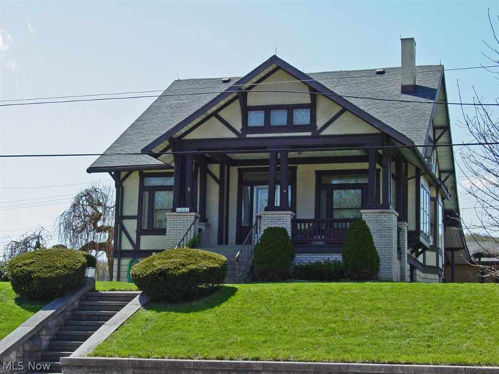 Stately stucco & brick 3 BR, 3 BA home w/charm & character. FLR & DR w/pocket doors. Large front porch, covered patio & 3 car detached garage. Money Back Guarantee!