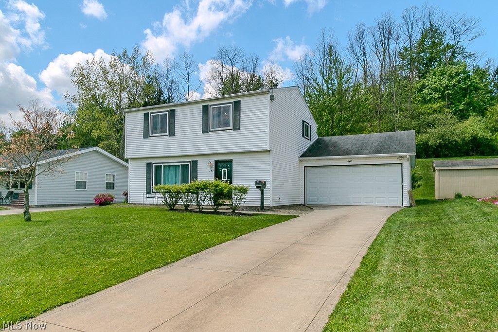 Photo of 344 Karen Drive, Chardon, OH 44024 (MLS # 5208842)