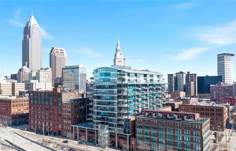 Photo for 701 W Lakeside Avenue 1008