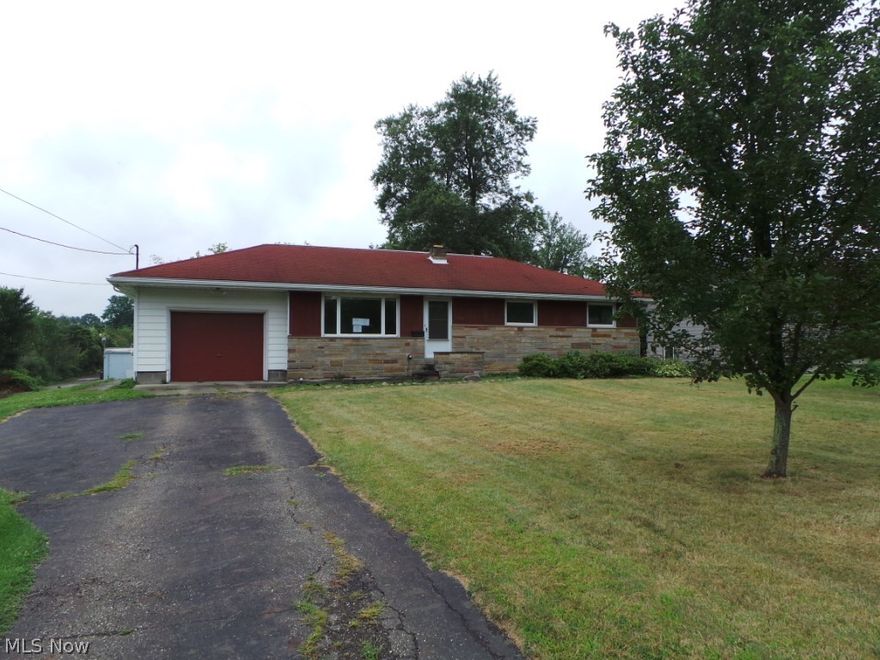 Well kept Three Bedroom Ranch features two full baths, eat in kitchen, and finished Rec Room in basement.  Large fenced yard!  Property sold AS IS.