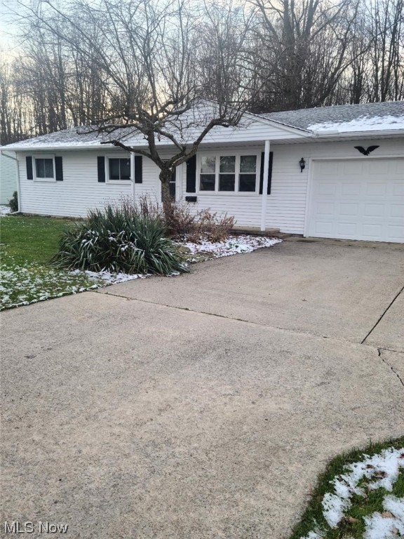 Immaculate 3 bedroom Ranch with attached garage in Andover Village / Newer Kitchen / Whole house Generator / All Appliances included / Very well maintained