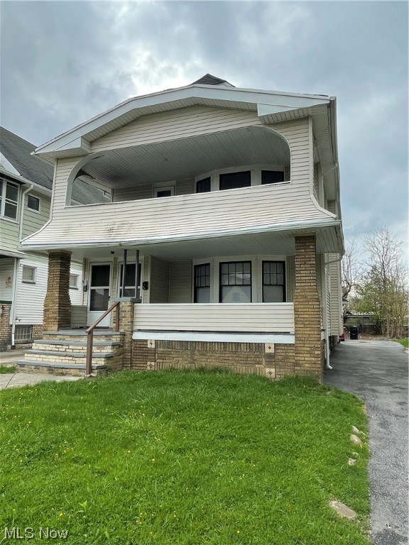 Located on the Shaker/Cleveland border. 2 bed 1 bath and plenty of space! Freshly painted with vinyl plank floors and new carpet.Move in ready .Come make this house a home! Call listing agent to schedule appointment. Rental requirements:Credit score of 600+. 500 - 600 is considered conditional.Less than 3 items in collections, excluding student loan and medical. Monthly income of 2.5 times the amount of the monthly rent.Thorough Eviction Check. $50 Non Refundable App Fee for all Adults who will be occupying the property.Applications can only be completed online.Typical Security Deposit equivalent to one months rent, pending results of background checks. Tenants must have the electric and gas transferred into their name and obtain renters insurance prior to receiving keys to the property. This property accepts housing vouchers
Tenant pays gas and lights. $50 per month for water and sewer