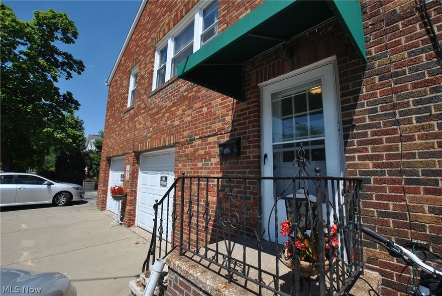 Great Location! 2nd floor Apartment. Large living room; an eat-in kitchen w/appliances; 2 bedrooms; 1 bathroom; 1-car garage. Free Heat! Walk to the center of Independence. Above the greatest pizza shop in​​‌​​​​‌​‌​​​‌‌​​​‌‌‌​​‌​​‌‌​​​​ Cleveland.