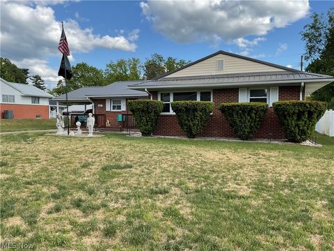 Homes For Sale - 800 Boso Avenue<br/> Ravenswood, WV 26164
