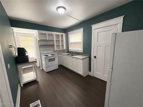 Tiny photo for 399 W Warren Avenue, Youngstown, OH 44511 (MLS # 5217137)