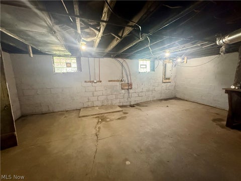 Tiny photo for 399 W Warren Avenue, Youngstown, OH 44511 (MLS # 5217137)