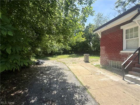 Tiny photo for 399 W Warren Avenue, Youngstown, OH 44511 (MLS # 5217137)