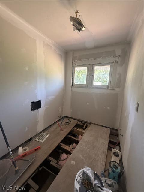 Tiny photo for 399 W Warren Avenue, Youngstown, OH 44511 (MLS # 5217137)