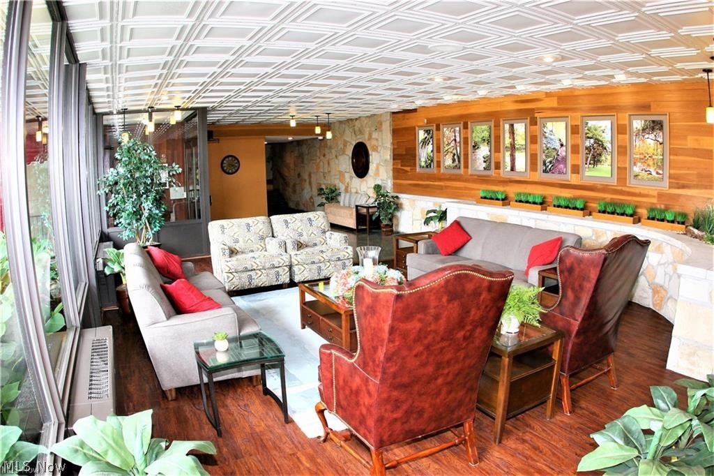 Hilroc Condo - Residential