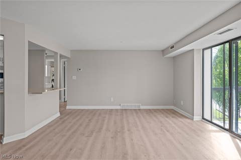Tiny photo for 9600 Cove Drive #B6, North Royalton, OH 44133 (MLS # 5238787)