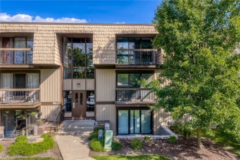 Tiny photo for 9600 Cove Drive #B6, North Royalton, OH 44133 (MLS # 5238787)