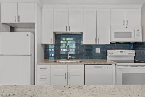Tiny photo for 9600 Cove Drive #B6, North Royalton, OH 44133 (MLS # 5238787)