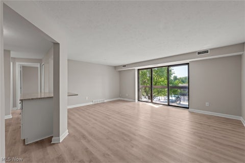 Tiny photo for 9600 Cove Drive #B6, North Royalton, OH 44133 (MLS # 5238787)