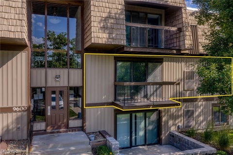 Condo For Sale - 9600 Cove Drive #B6<br/> North Royalton, OH 44133