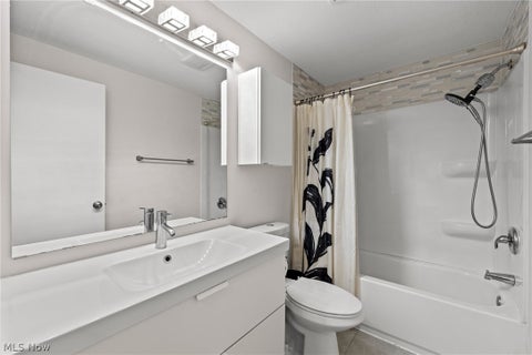 Tiny photo for 9600 Cove Drive #B6, North Royalton, OH 44133 (MLS # 5238787)