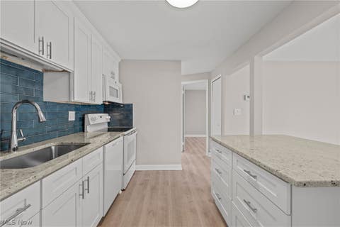 Tiny photo for 9600 Cove Drive #B6, North Royalton, OH 44133 (MLS # 5238787)