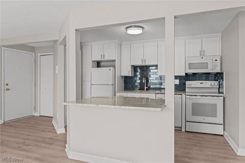 Tiny photo for 9600 Cove Drive #B6, North Royalton, OH 44133 (MLS # 5238787)